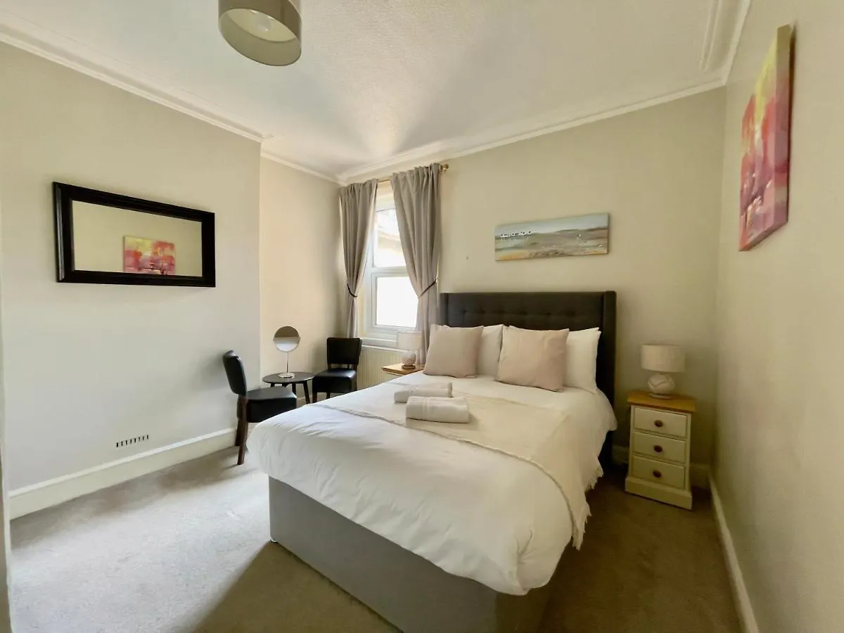 The Hedley Townhouse 3*, Bournemouth