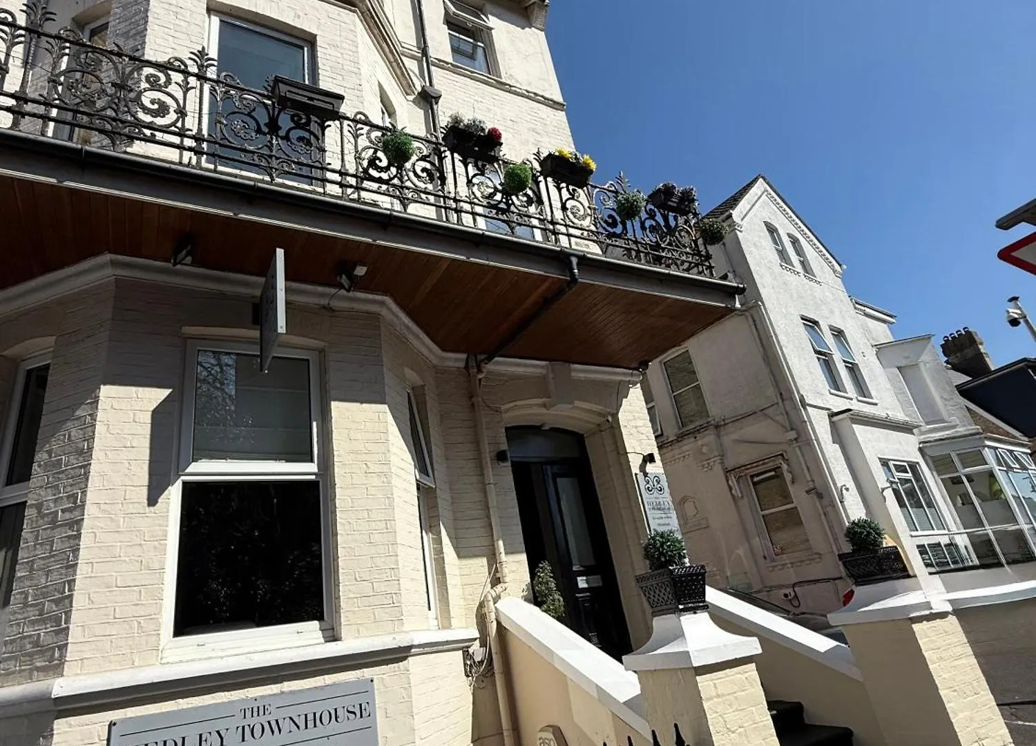 Guest house The Hedley Townhouse